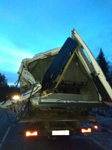 Под Ухтой произошел наезд на стоящий на обочине автобус